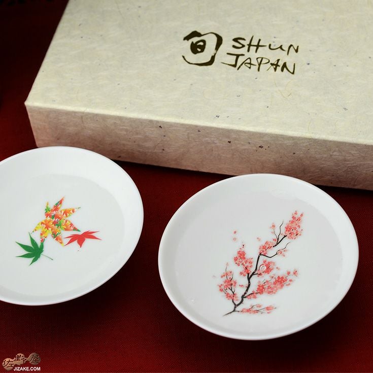 箱入】温感盃（白）桜・紅葉 春秋セット | 日本酒専門店 佐野屋 JIZAKE.COM