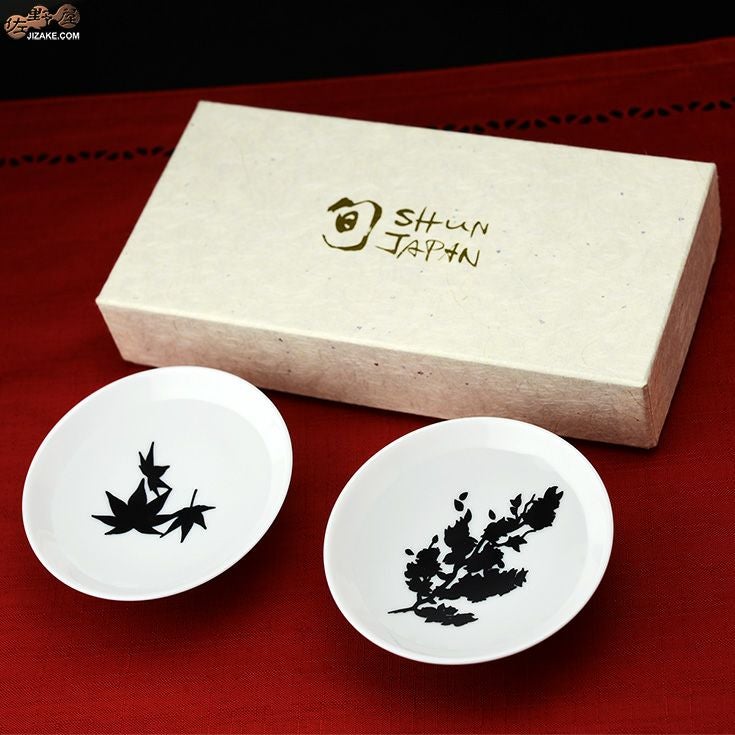 箱入】温感盃（白）桜・紅葉 春秋セット | 日本酒専門店 佐野屋 JIZAKE.COM