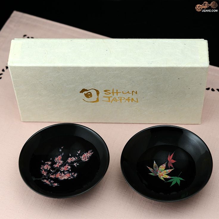 箱入】温感盃（黒）桜・紅葉 春秋セット | 日本酒専門店 佐野屋 JIZAKE.COM