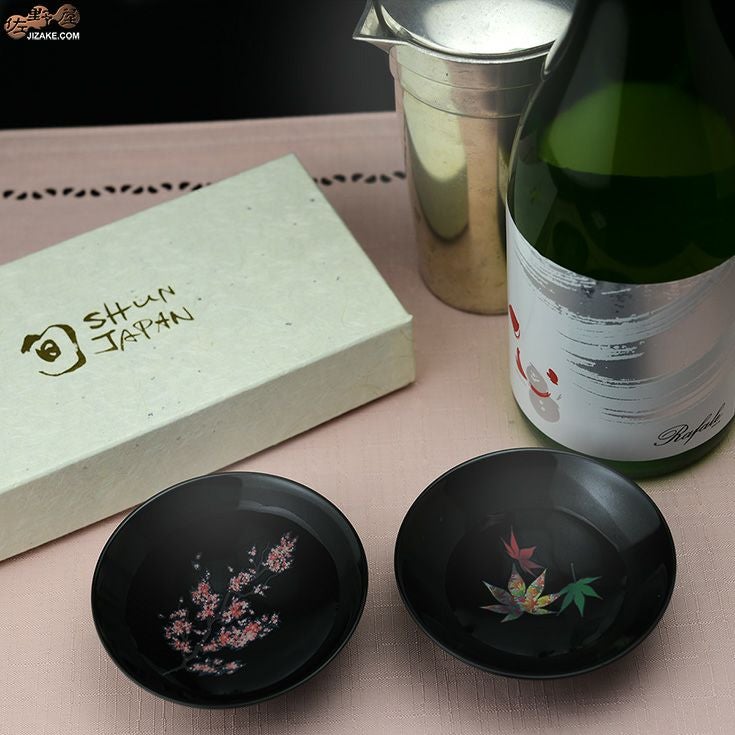 箱入】温感盃（黒）桜・紅葉 春秋セット | 日本酒専門店 佐野屋 JIZAKE.COM