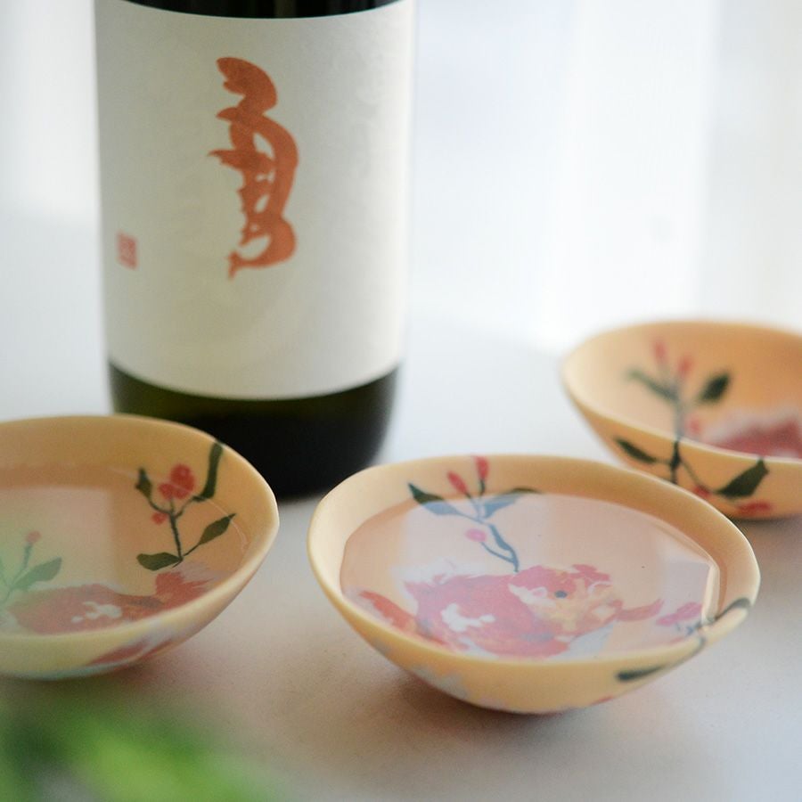 高橋由紀子　金魚　赤　盃