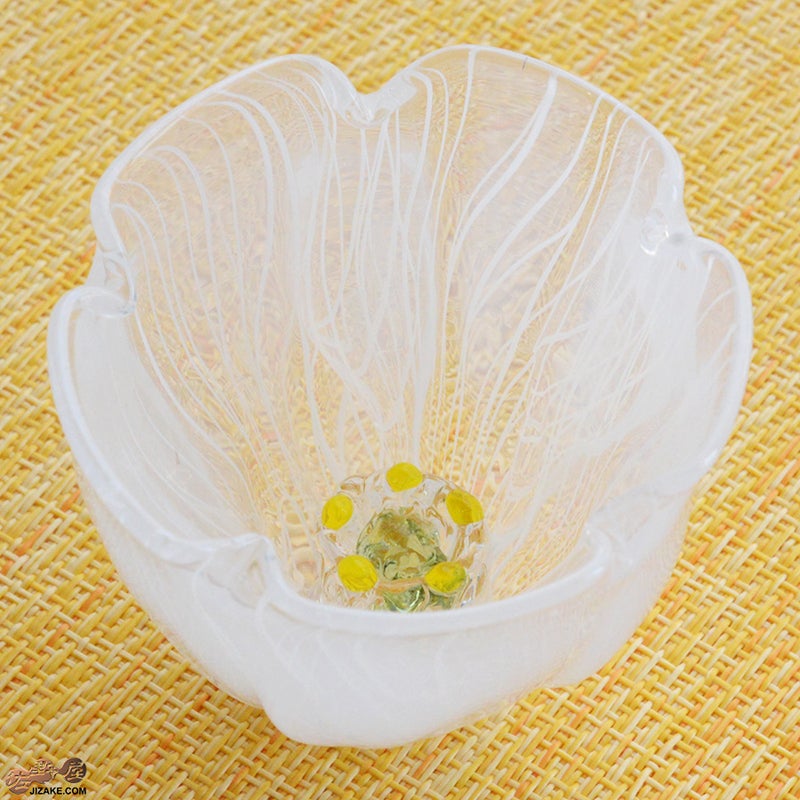 湯浅明子 お花のぐい呑み 白